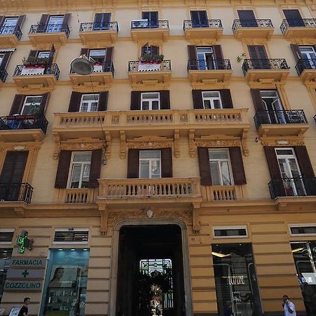B&B Residenza Via Dei Mille Nápoles Exterior foto
